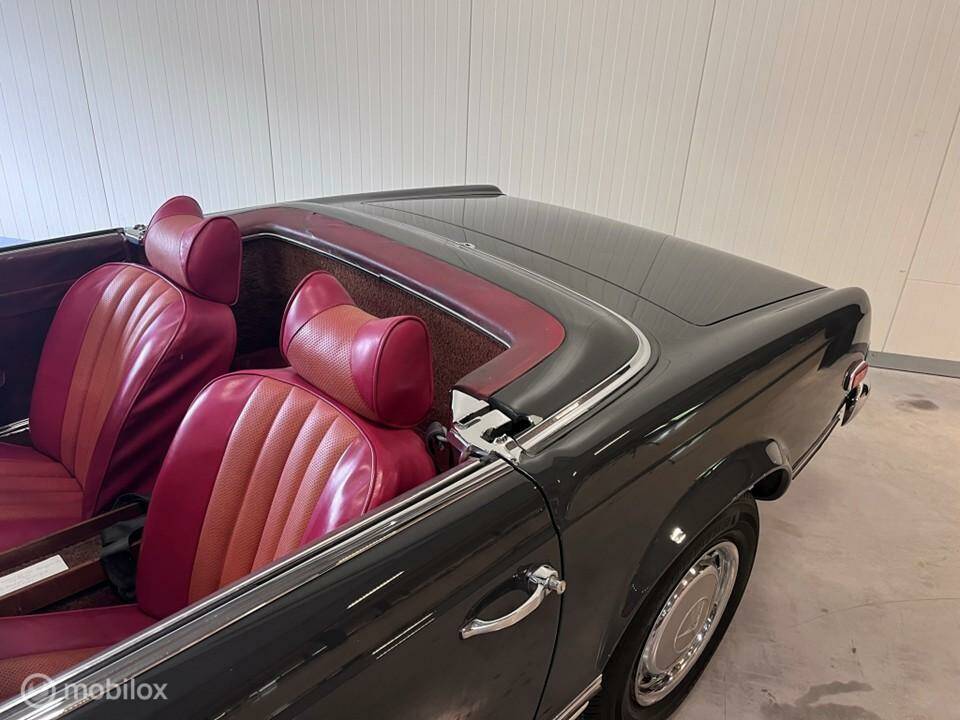 Image 31/40 of Mercedes-Benz 280 SL (1970)