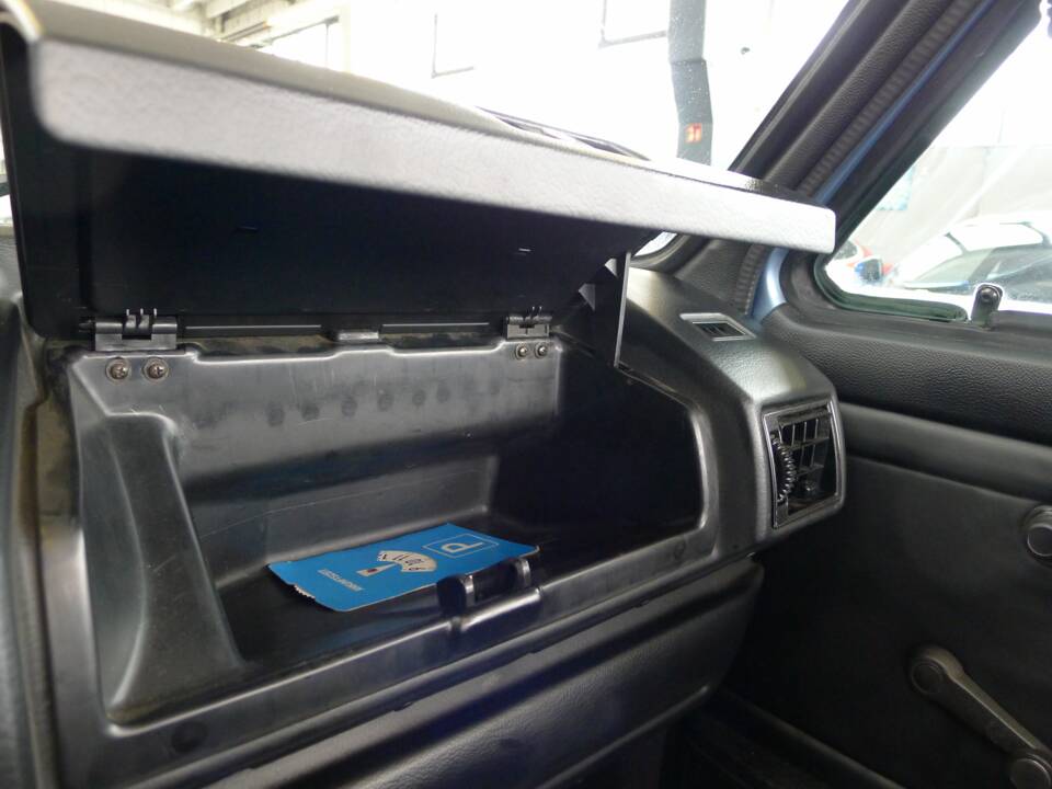 Image 2/36 of Volkswagen Golf Mk I Convertible 1.6 (1987)