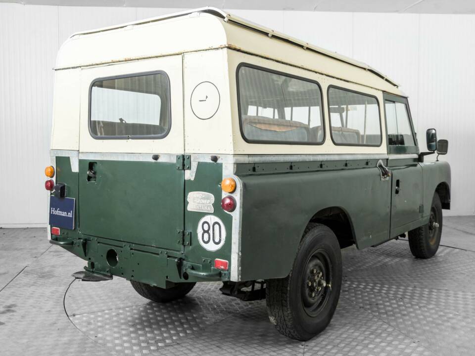 Image 25/50 of Land Rover 109 (1978)