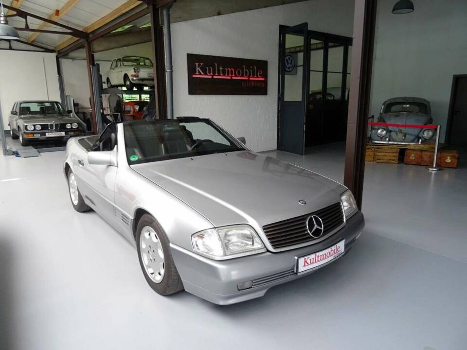 Image 4/19 of Mercedes-Benz 300 SL (1993)