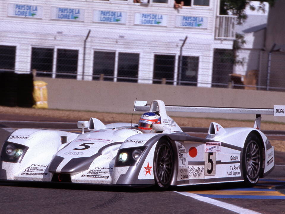 Image 21/22 of Audi R8 LMP900 (2001)