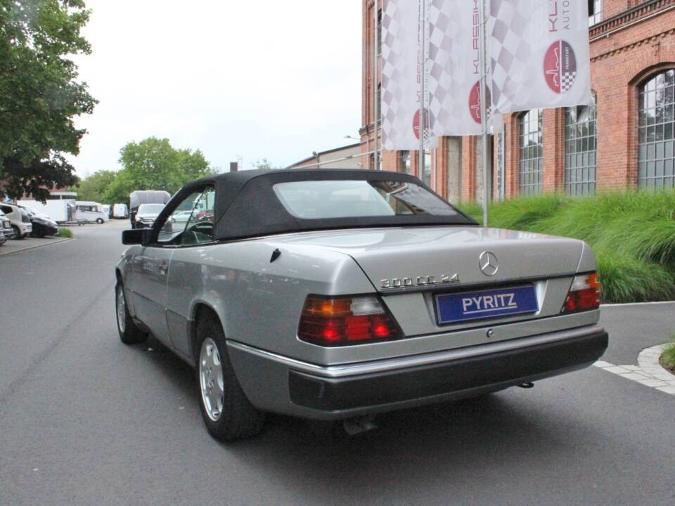 Immagine 19/19 di Mercedes-Benz 300 CE-24 (1992)