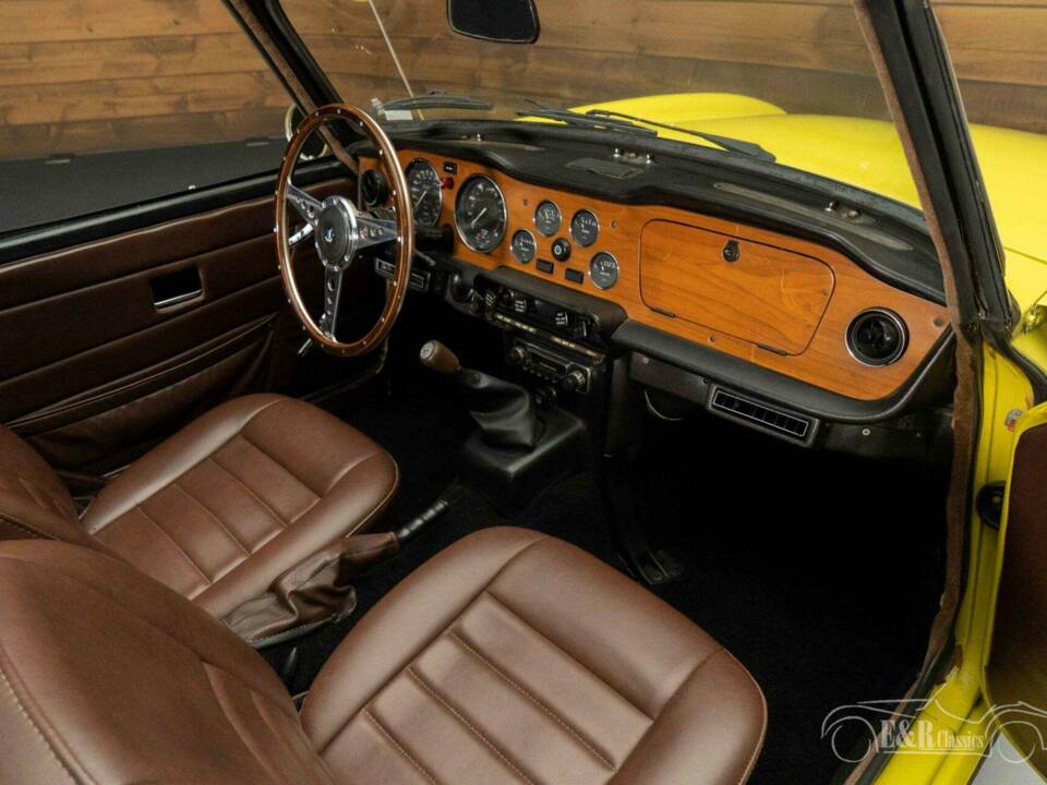 Image 8/19 of Triumph TR 6 (1974)