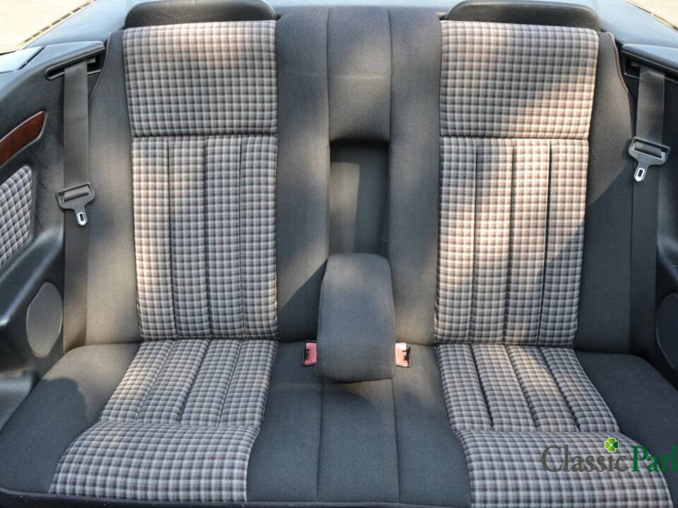 Bild 36/50 von Mercedes-Benz E 200 (1994)