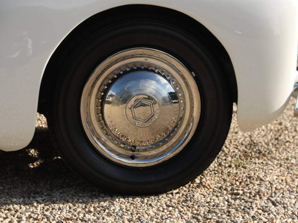 Image 28/50 of SIMCA 8 Sport (1950)