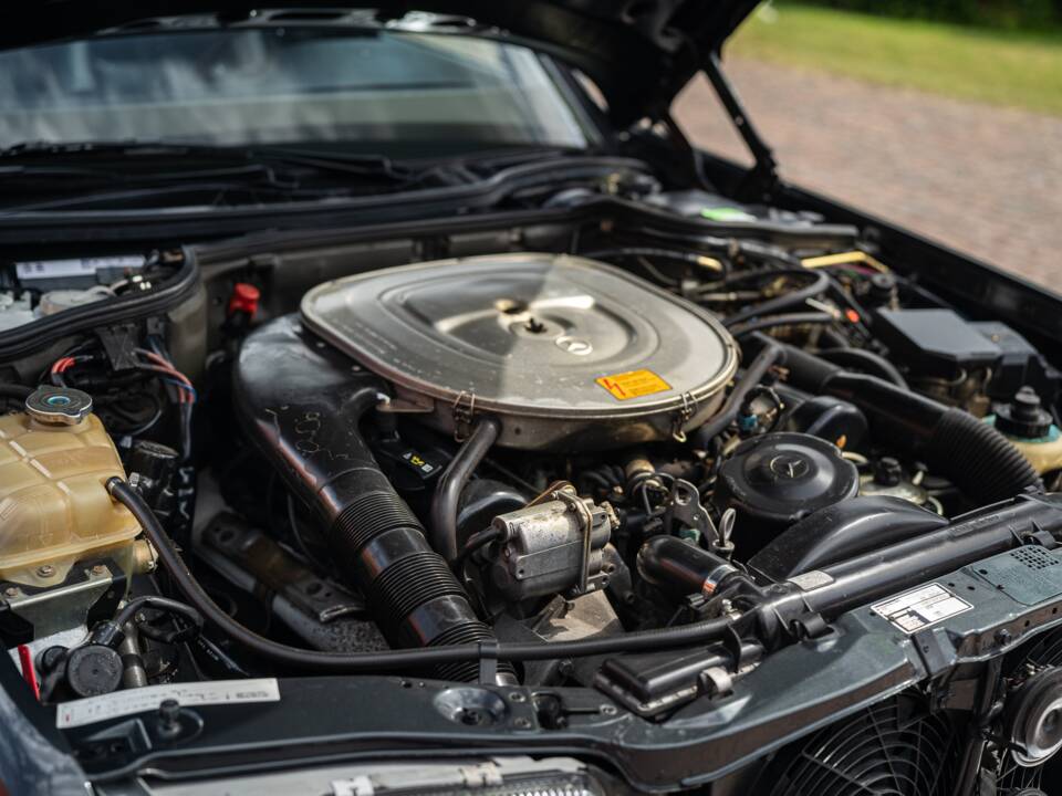Image 10/91 of Mercedes-Benz 560 SEL (1990)