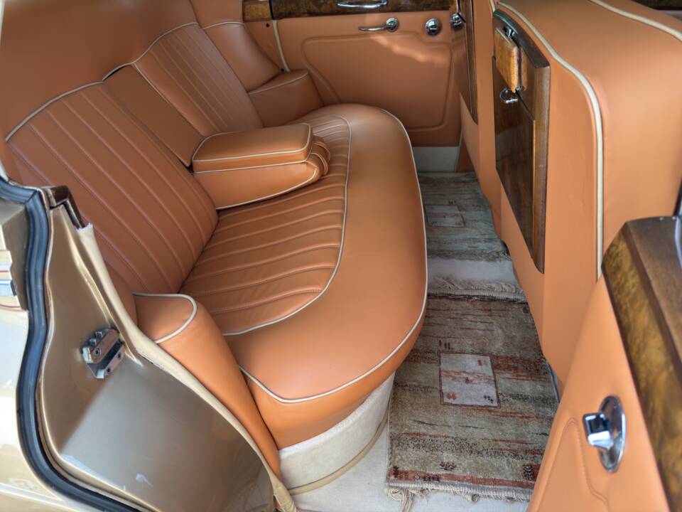 Image 13/26 of Rolls-Royce Silver Cloud II (1961)