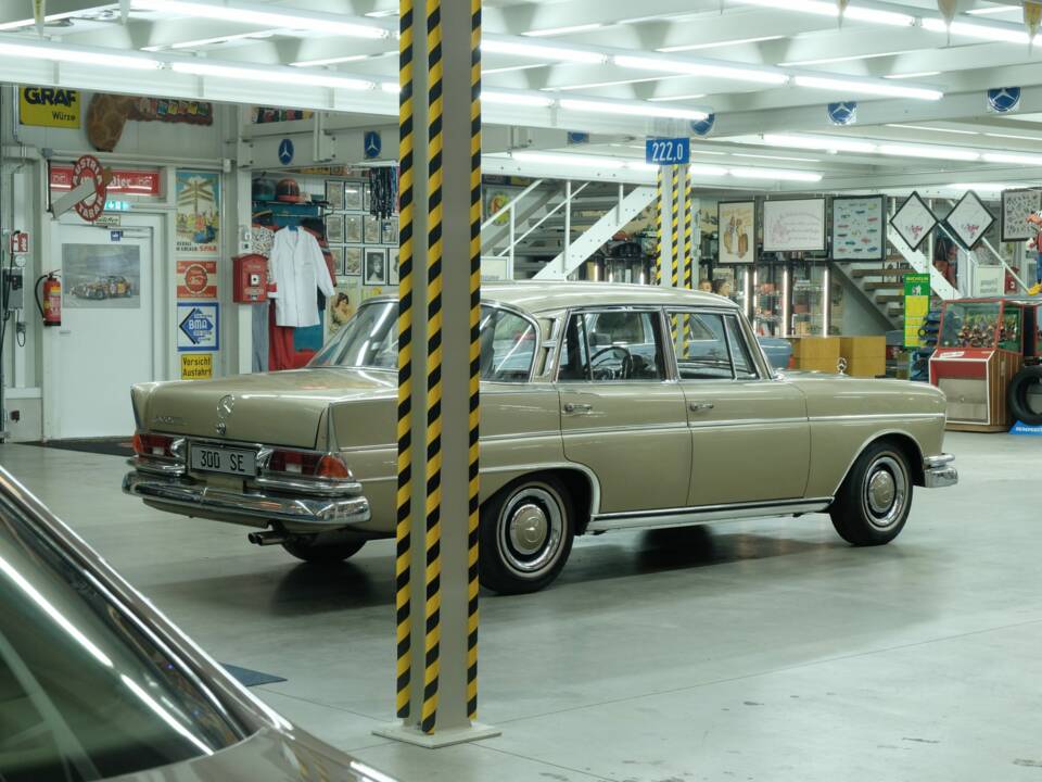 Image 14/50 of Mercedes-Benz 300 SE (1964)