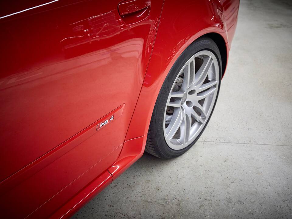 Image 37/95 of Audi RS4 Avant (2006)