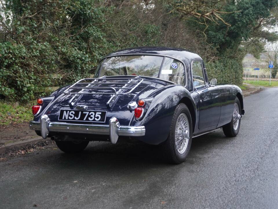 Image 6/17 of MG MGA 1600 (1959)