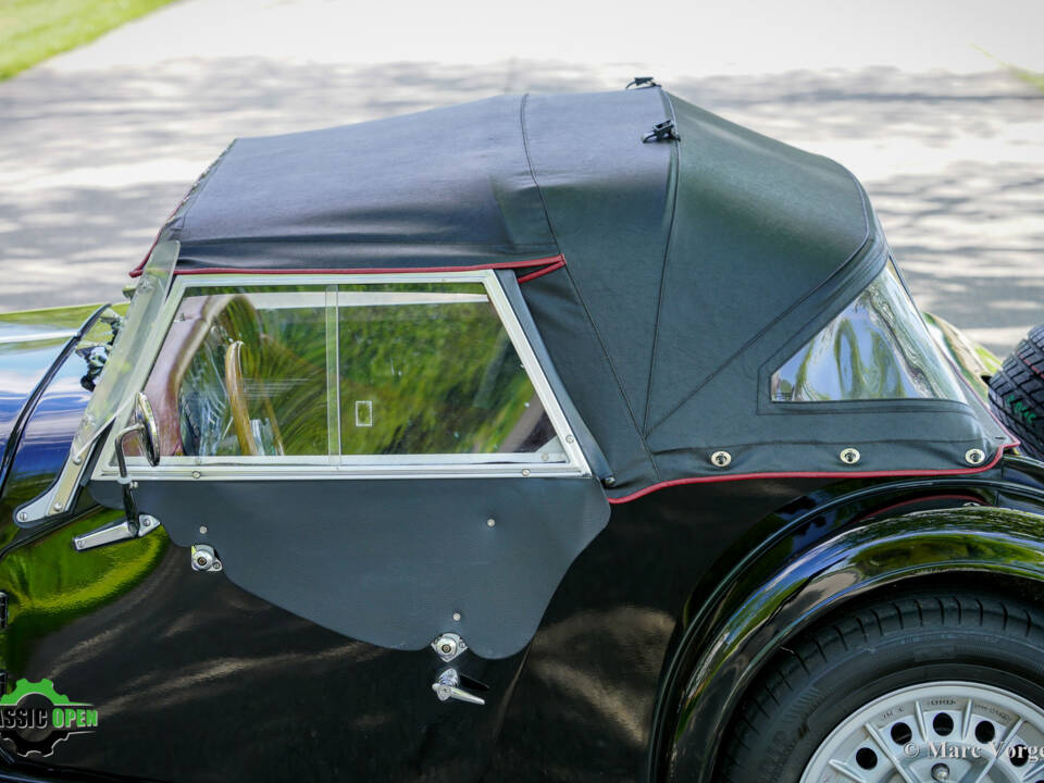 Image 45/54 of Morgan Plus 8 (1992)
