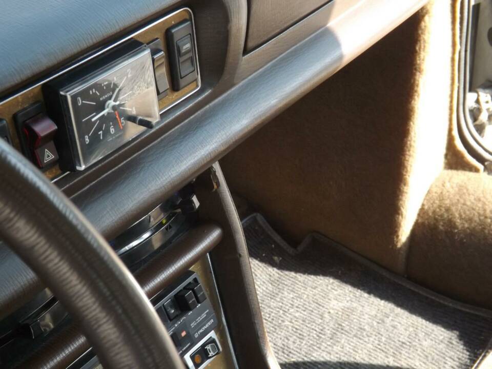 Image 23/49 of Peugeot 504 Coupé (1981)