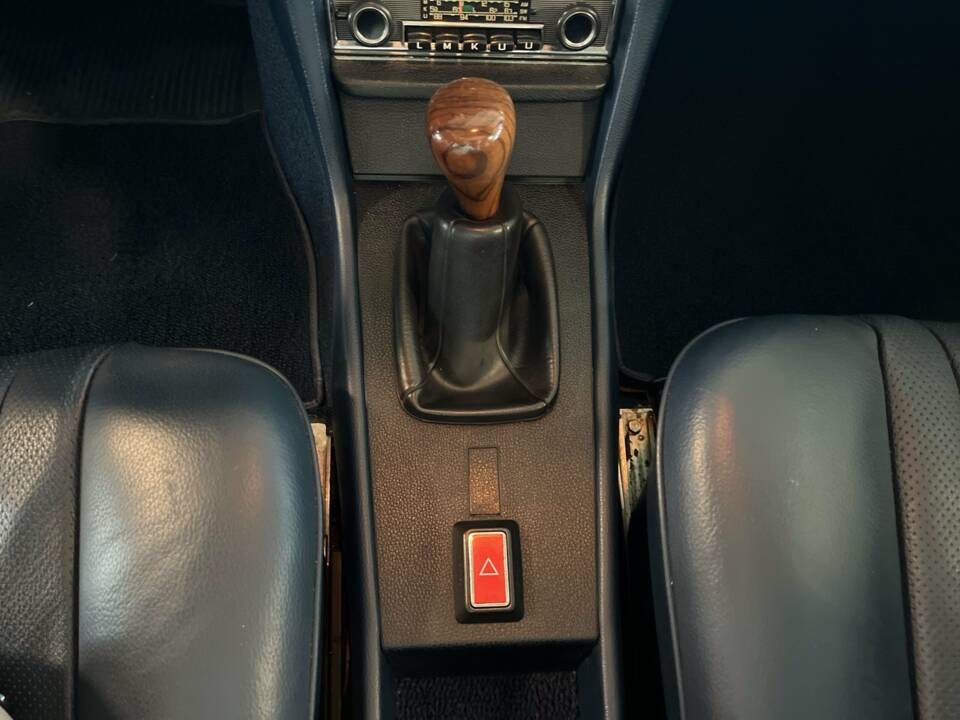 Image 21/22 of Mercedes-Benz 280 E (1977)