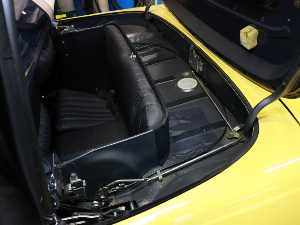 Image 39/50 of Mercedes-Benz 500 SL (1983)