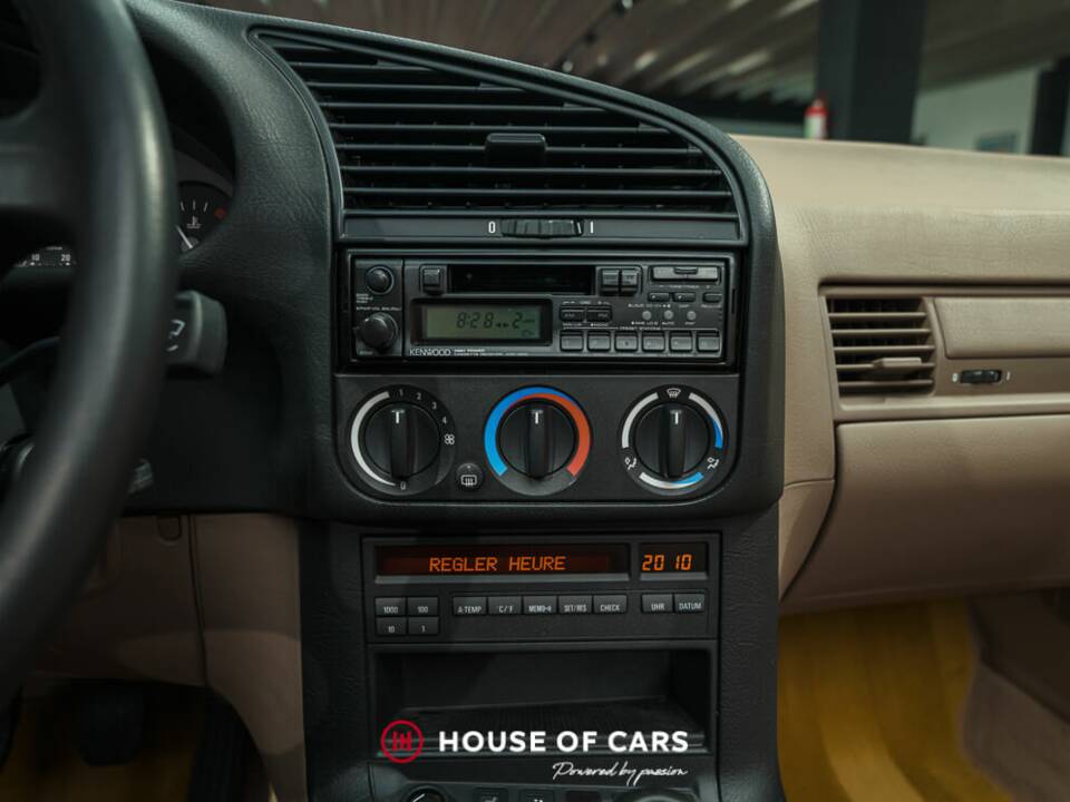 Immagine 21/24 di BMW 320i (1995)