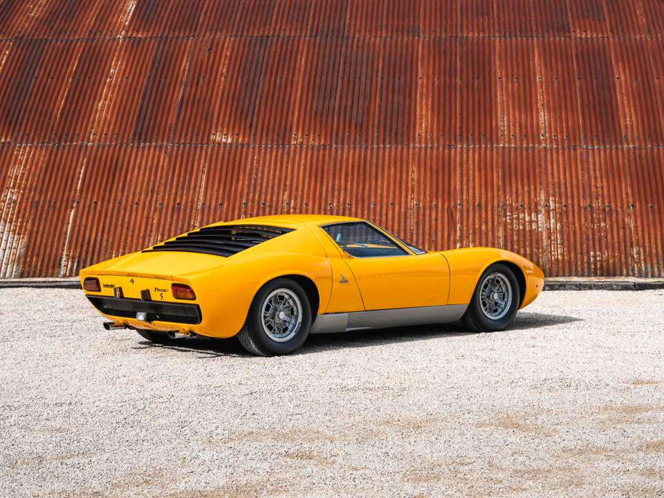 Afbeelding 12/56 van Lamborghini Miura P 400 S (1969)