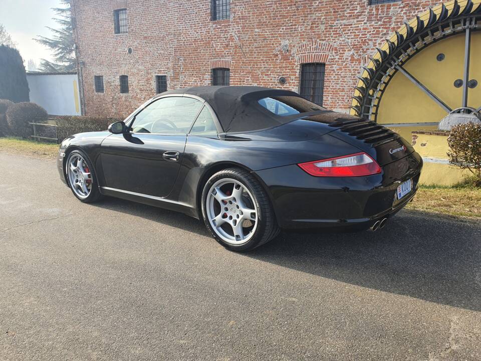 Image 3/18 of Porsche 911 Carrera S (2005)