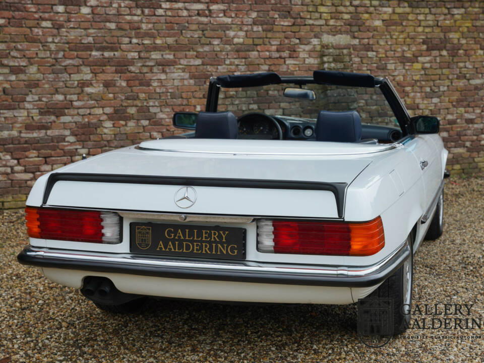 Image 24/50 of Mercedes-Benz 500 SL (1988)