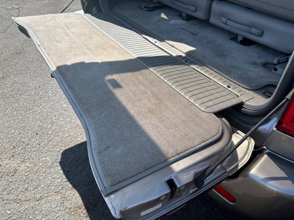 Image 26/28 of Toyota Land Cruiser J 100 V8 (2002)