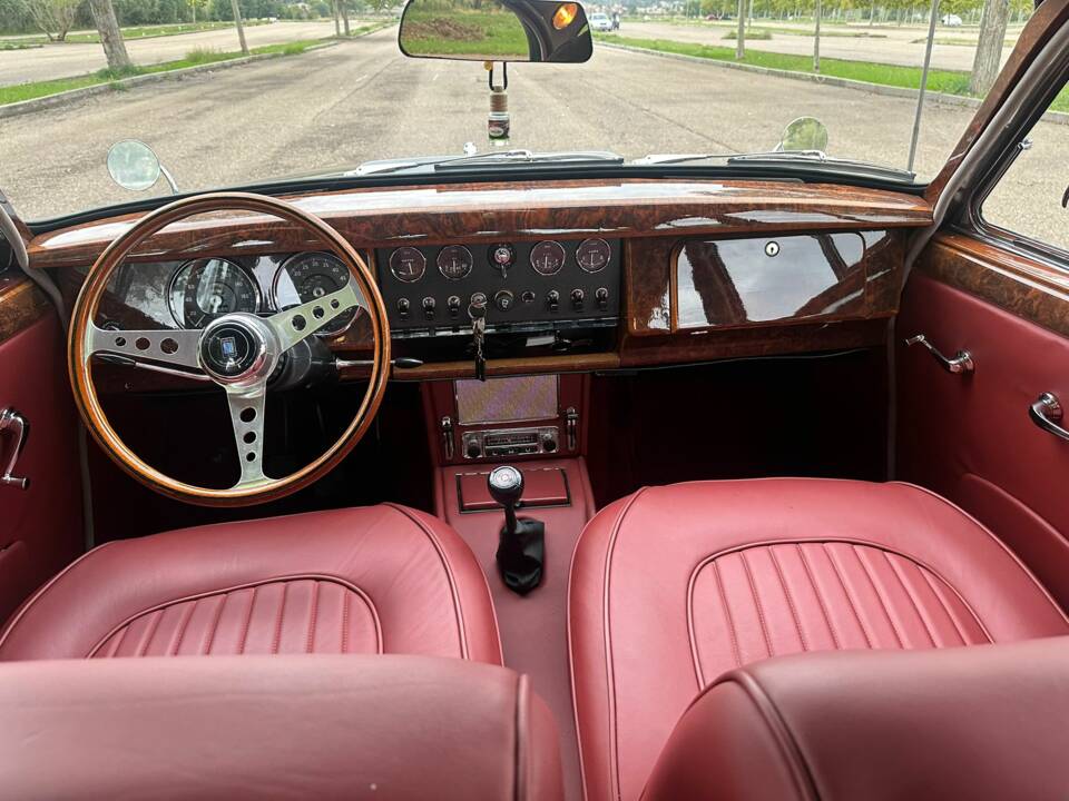 Immagine 2/14 di Jaguar 340 (1968)