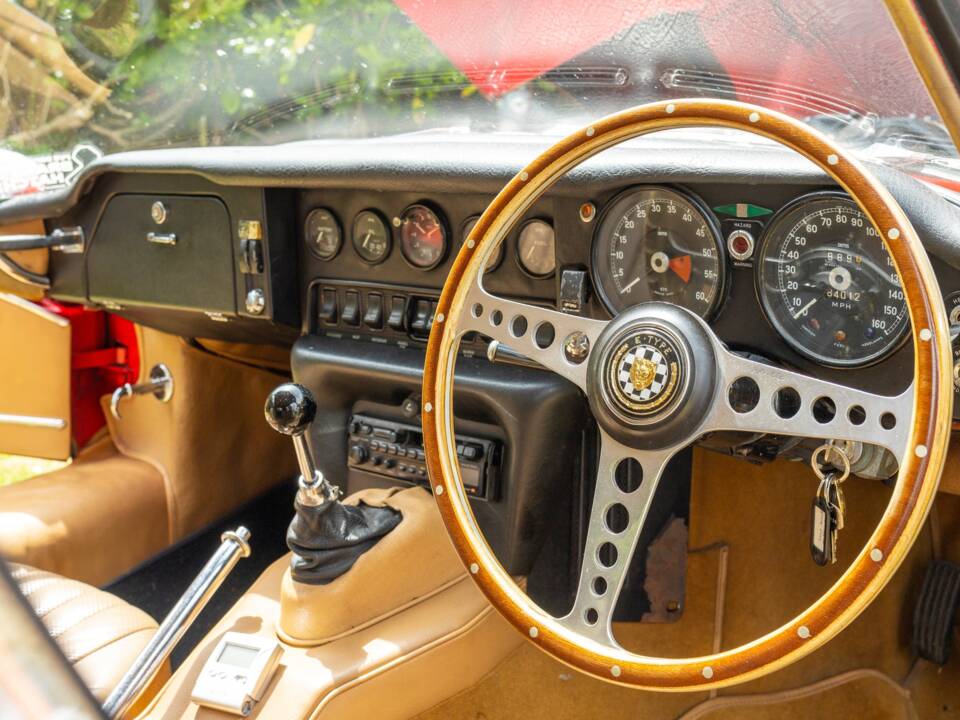 Image 3/20 de Jaguar E-Type (1969)