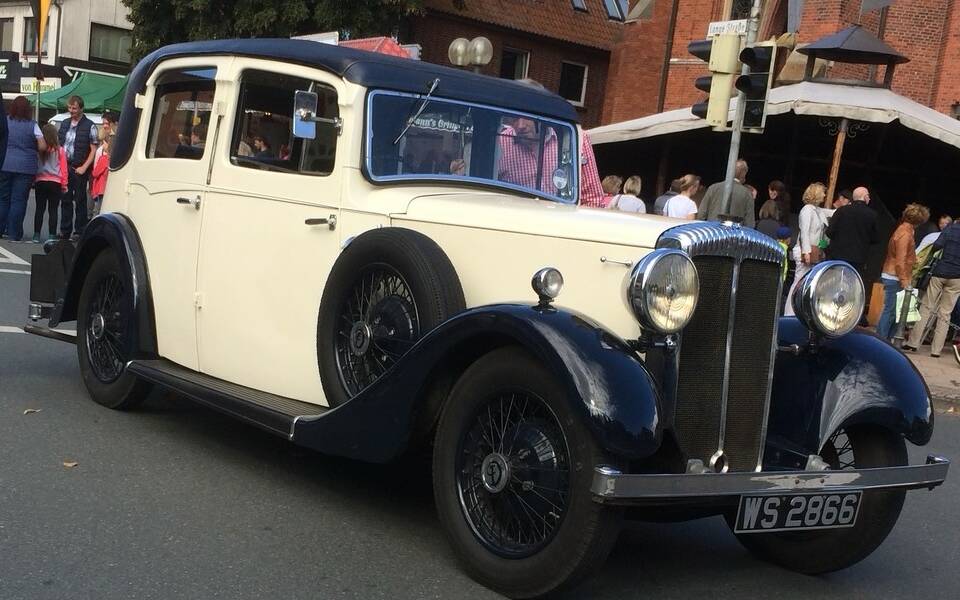 Image 1/10 of Daimler Fifteen Saloon (1935)