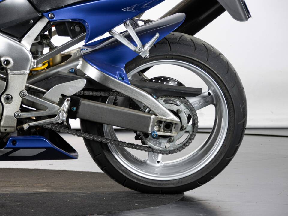 Image 18/50 of Yamaha YZF 1000 R1 (1998)