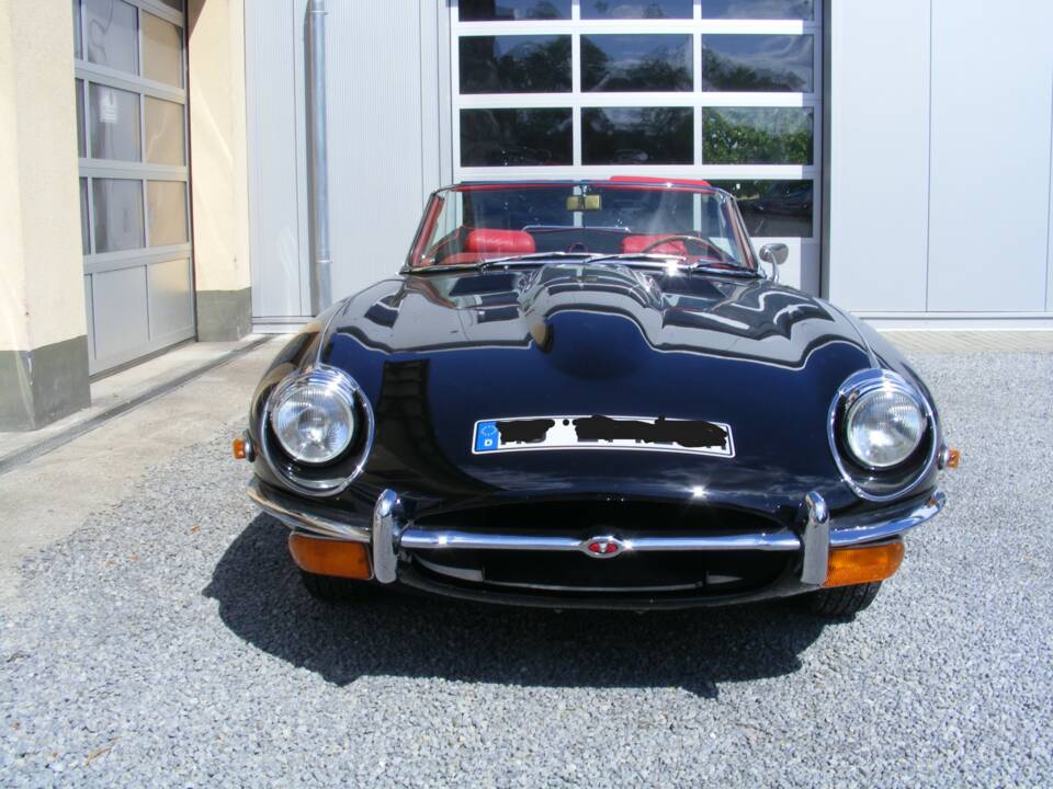 Image 4/30 de Jaguar E-Type (1971)
