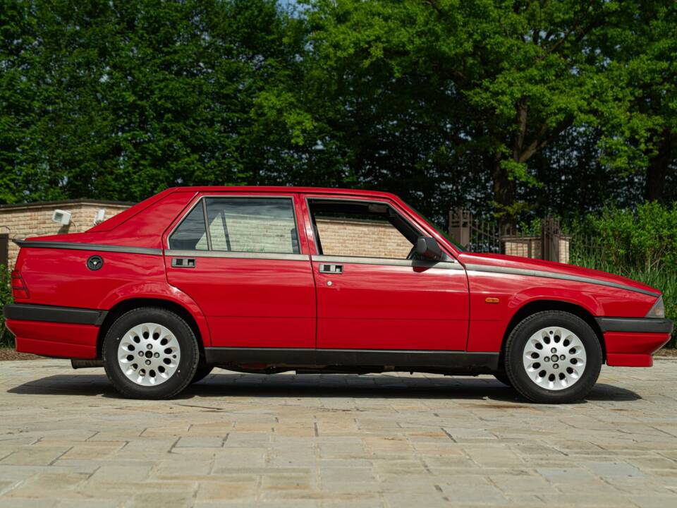 Immagine 5/47 di Alfa Romeo 75 1.6 (1991)