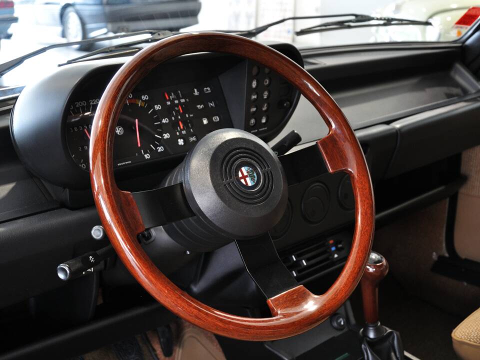 Bild 41/50 von Alfa Romeo Giulietta 1.8 (1985)