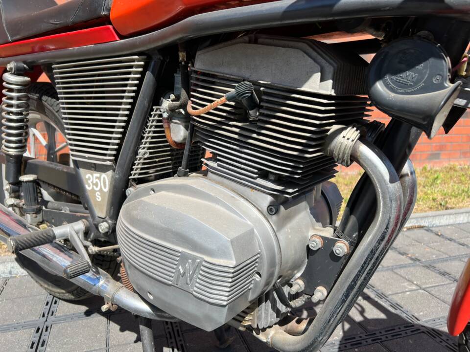 Image 2/17 of MV Agusta DUMMY (1977)