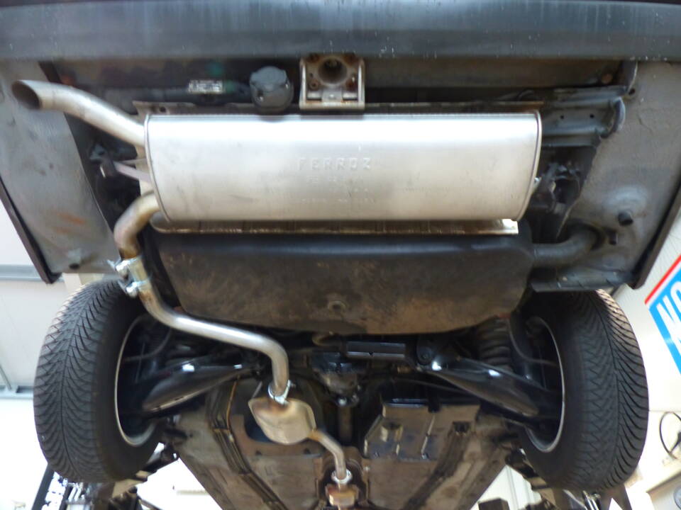Image 32/66 of Mercedes-Benz 200 TE (1989)
