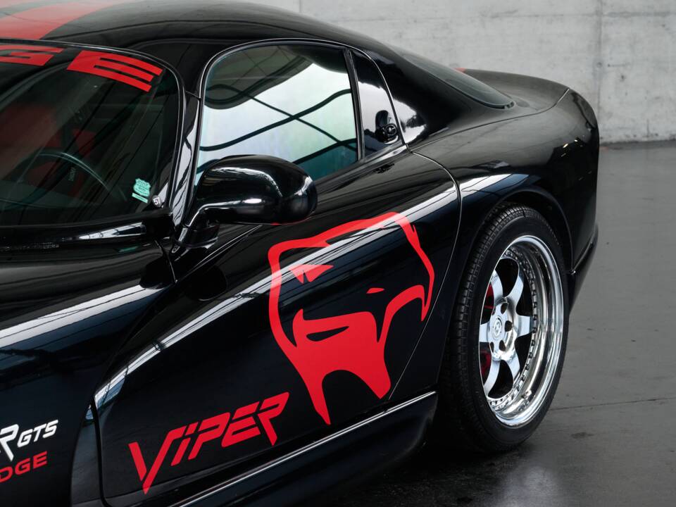 Image 6/50 of Dodge Viper GTS (2005)