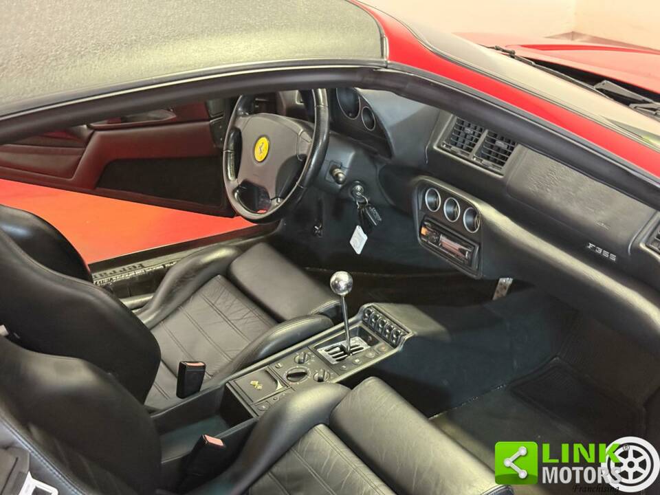 Image 25/34 of Ferrari F 355 F1 GTS (1996)