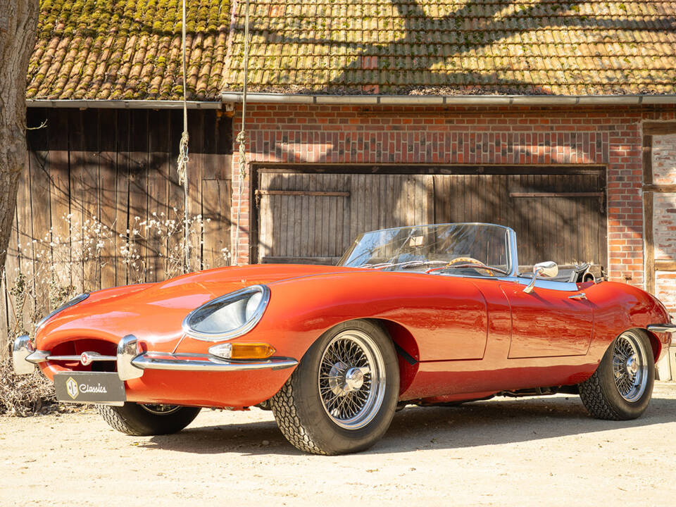 Image 7/54 of Jaguar E-Type 4.2 (1965)