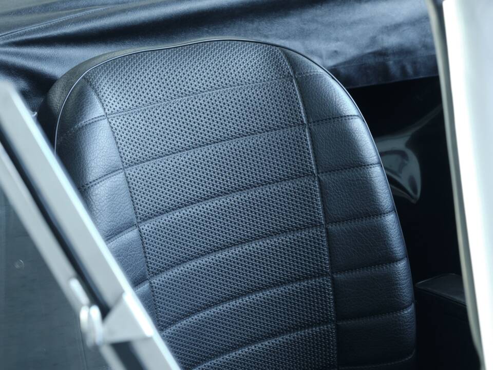 Image 37/50 of MG MGB (1976)