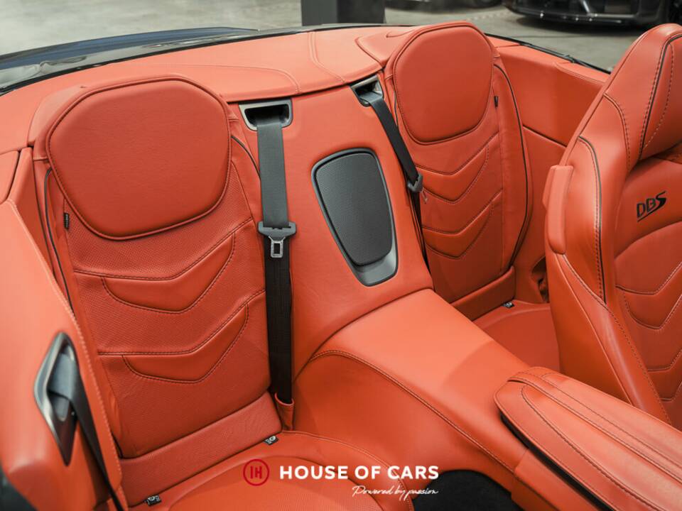 Image 22/25 of Aston Martin DBS Superleggera Volante (2020)