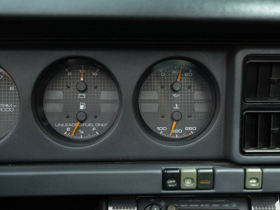 Imagen 50/50 de Pontiac Firebird TransAm (1989)