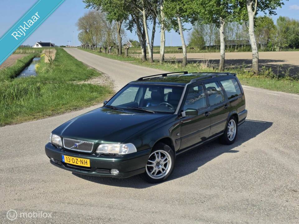 Image 2/37 of Volvo V 70 2.4 (2000)