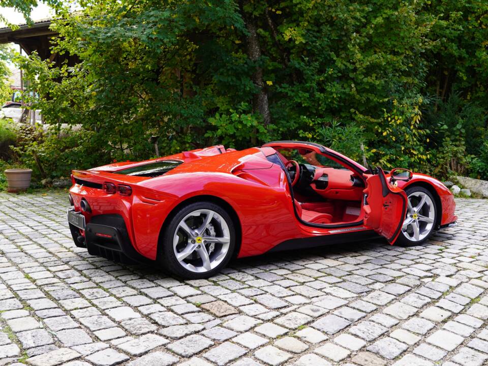 Image 10/14 of Ferrari SF90 Spider (2024)
