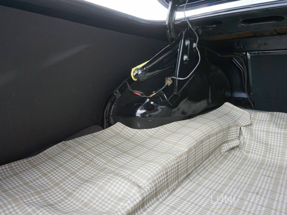 Image 75/77 of Ford Fairlane 500 Club Victoria (1958)