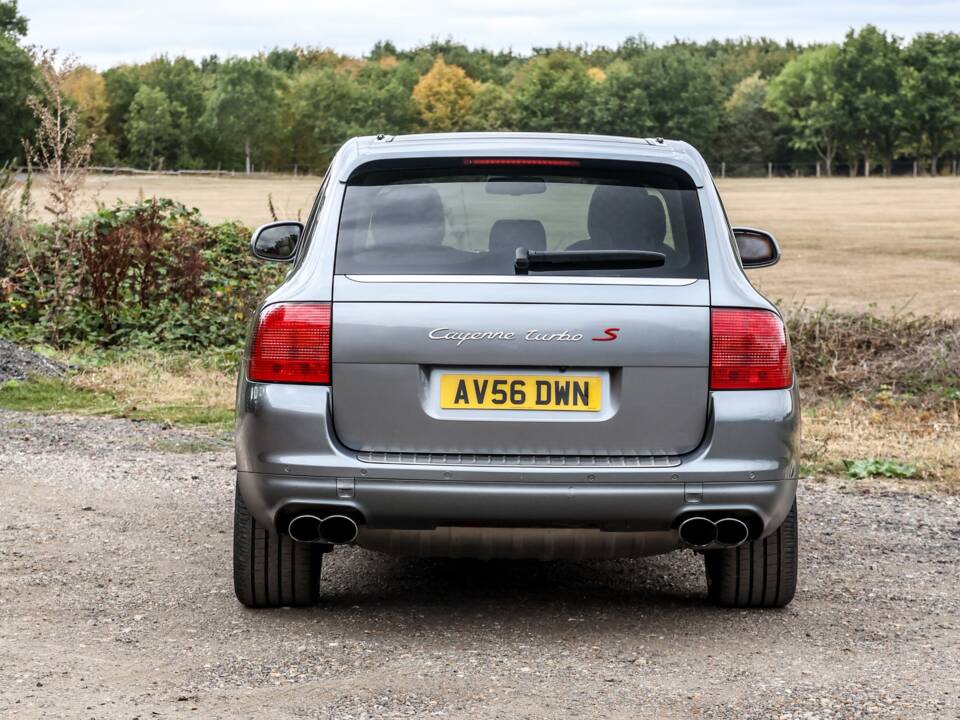 Bild 29/40 von Porsche Cayenne Turbo S (2006)