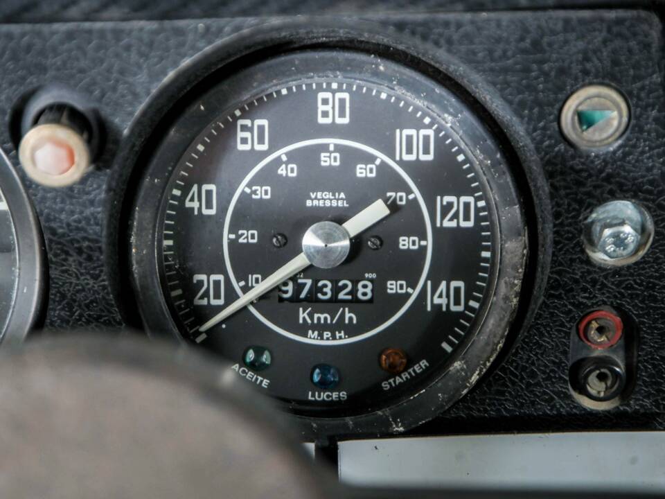 Image 20/50 of Land Rover 109 (1978)