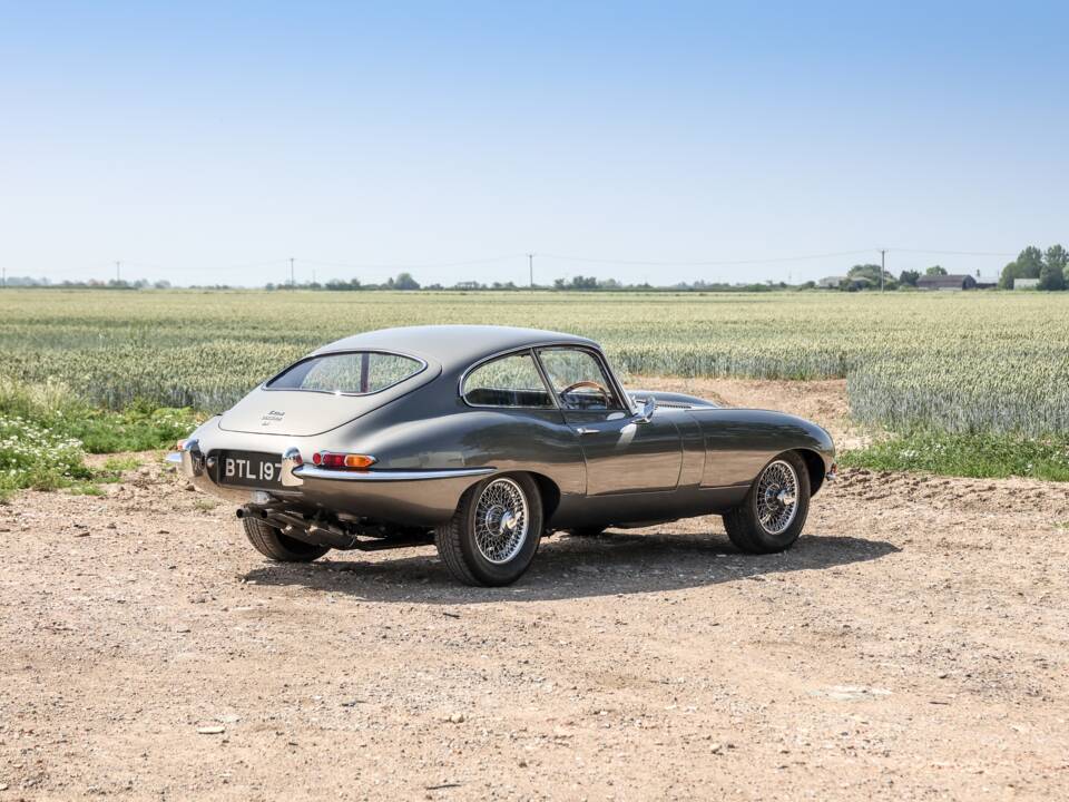 Image 21/44 de Jaguar Type E 4.2 (1964)