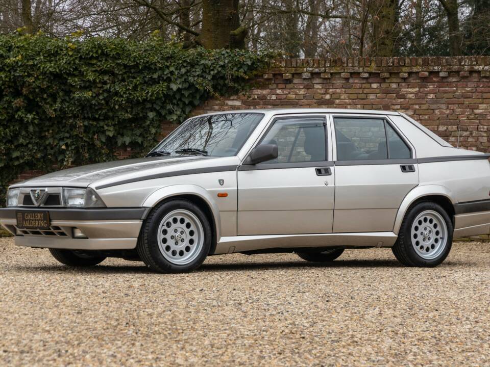Image 12/50 of Alfa Romeo 75 2.0 Twin Spark (1988)