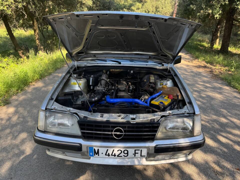 Bild 40/41 von Opel Monza 3,0 E (1983)