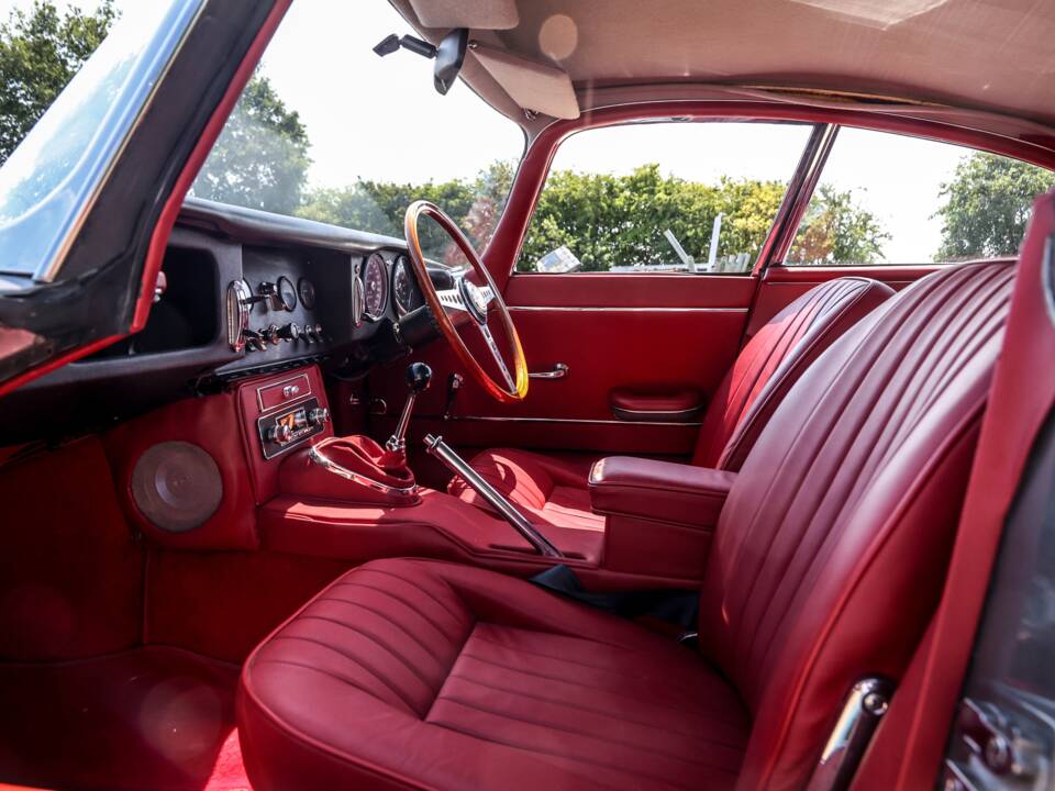 Image 35/44 de Jaguar Type E 4.2 (1964)