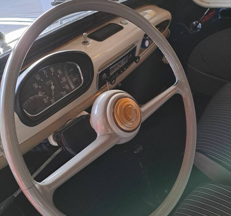 Bild 2/8 von Renault 4 CV (1957)