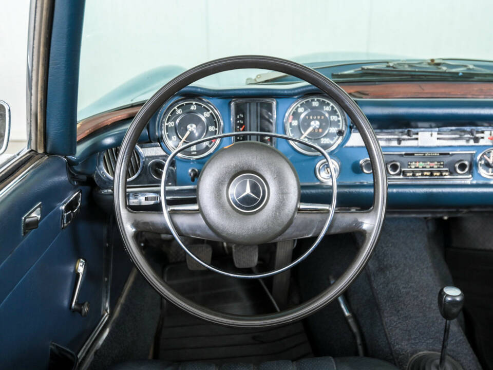 Image 8/50 of Mercedes-Benz 280 SL (1969)