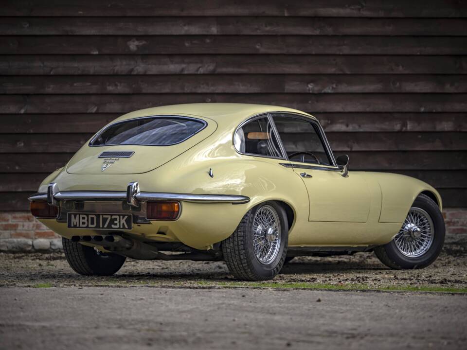 Image 3/8 of Jaguar E-Type V12 (2+2) (1972)